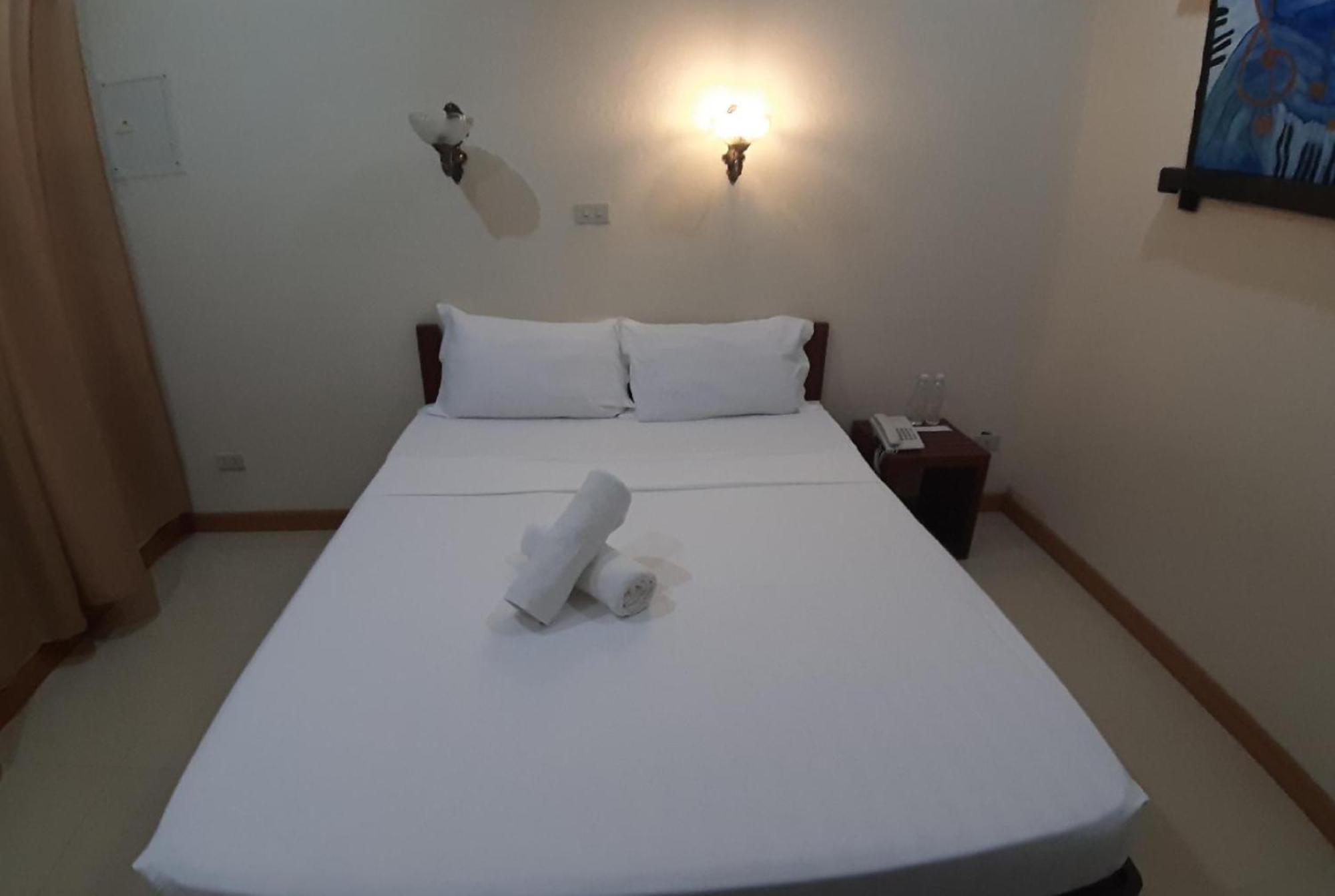 Reddoorz At New Casamila Hotel Palawan Puerto Princesa Exterior photo